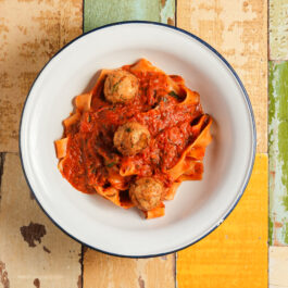 PAPPARDELLE CON POLPETTE DI CARCIOFI